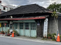 宿のすぐそばにあったこの新城照相館（写真館）がすごくいい感じで、ちょっと期待したんですが、このエリアの建物としては、ここが最大の見ものだったかもです。