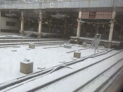 札幌駅も、どんより雪景色です。