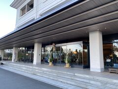 12時半に家を出て３時間ほどで伊豆マリオット修善寺に到着。東名高速がいつものあたりで渋滞しているので、首都高横羽線から保土ヶ谷バイパス、東名の経路で渋滞回避が比較的うまくいって、まずまずの時間に着きました。途中足柄ＳＡで短時間の休憩のみ。冬は日が短いから明るいうちに着くとうれしい。