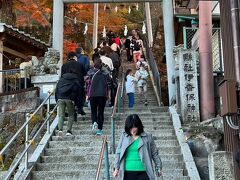 宿にはちょうど3時位に到着、伊香保神社に寄って温泉街を散歩に出ました。