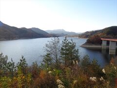 七ヶ宿湖は白石川を堰き止めて造った人造湖です．