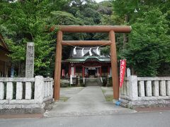 岡橋を渡って一直線に東へ。
葛見神社。