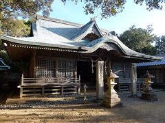 潮御崎神社にもお参り。従軍記念碑が灯篭の後ろに立っています。現在も大島には航空自衛隊の施設があります。