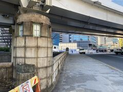 常盤橋に来ました。
東日本大震災の影響による修復作業が行われていましたが、一昨年から通行再開されています。