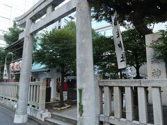 人形町駅から歩き、まず椙森（すぎのもり）神社へ。創建は社伝によれば平安時代に平将門の乱を鎮低するために、藤原秀郷が戦勝祈願をしたところといわれています。