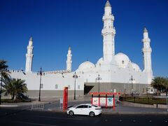 クバーモスク Masjid Quba Madina。これは後ろ(西側)から見たモスク。