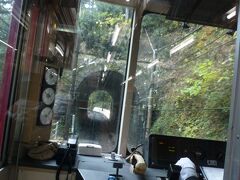 今回は箱根登山電車に乗って強羅駅を目指します。