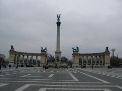 中央が大天使ガブリエル