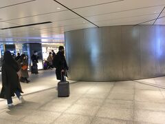 東京メトロの丸ノ内線に乗って大手町駅へ。
地上に出て別件を済ませたあと、東西線に乗って東へ。
