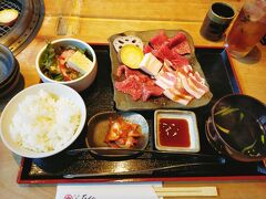 金沢駅近くの肉匠jedeのランチ　予約したから良かったが次から次へと人が
入ってきた　お手頃価格