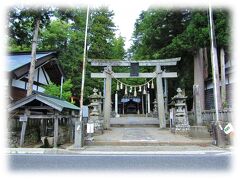 小野神社社頭。
　国道沿いに石の明神鳥居を構え、左側に手水舎、右に社号標が立ちます。