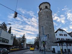 続いて先程遠くに見えた猫の塔、Katzenturmへ。
フェルトキルヒのランドマーク的な建物であり、15世紀末に造られたかつての城壁の一部です。