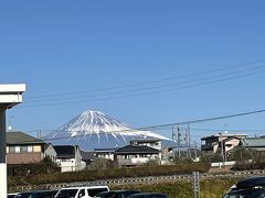 日本平PAまで来ました。
この辺くらいまで来ると、富士山も少し小さくなりますね。
まぁ、自宅付近よりは全然大きいですが（笑。