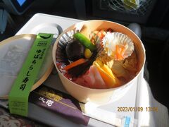 神橋バス停近くの油源の湯葉料理が食べたかったのですが時間が無くて断念・・・
駅でお弁当が売ってましたぞ！！
湯葉三昧の食事で幸せ♪