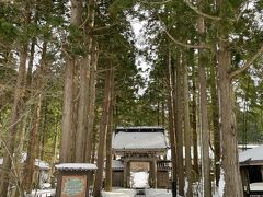 玉川寺(ぎょくせんじ)へ
近くの玉川遺跡という縄文遺跡の展示をしているというので見に行く