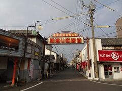 次は宇佐駅を経由するバスで豊後高田市へ。「昭和の町」を散策してみました。昭和の街並みを再現しているとのことですが、日曜日のせいか閉まっているお店が多い。