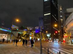 なんば駅に到着！駅前のイルミネーションが綺麗でした。