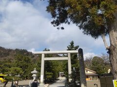 フェリーを降りて傘松公園に向かう途中に神社発見