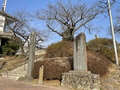 細く急な坂道を車で登って日和山へ
石巻城跡、鹿島御児神社