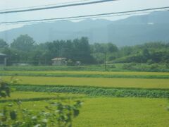 車窓から、旧鶴沼駅を激写。

既に廃止前の数年間は1日1往復のみとなっていた区間上にある駅でしたね…。

浦臼町営バス運行になっても、浦臼町域内では乗降可能なので、鶴沼駅視察などはまだしやすいのかなと思います。