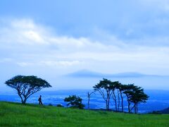 着いたのがココ！「水石山」でアリマス！
なんとも素晴らしい眺望！ブワーッと広がる
草原からいわき市がマルミエ！このシュチュエ
ーションはナカナカですな！