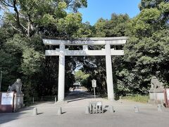 竈山神社。

初代神武天皇の長兄にあたる彦五瀬命を祀っていて、赤ちゃんの名づけで有名な神社だそうです。