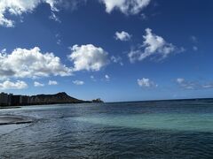 ハレクラニの前の海はカヴェヘヴェヘと呼ばれ、健康に良いとされハワイの王族はよくここで海水浴をしたとか。
海底から真水が湧き出し、それが薬効をもたらすようだ。