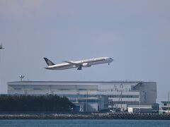 シンガポール航空、少し遅れてのテイクオフ
毎週水金日運航