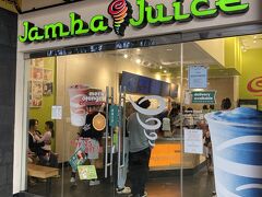 スムージーが美味しいJamba Juice
ここは２階のお店でしたが、１階のフードコートにもあります。