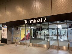 成田空港に到着です。
フライトは第１ターミナルですが、手続きを間違ったのか？いつものグローバルWi-Fiの窓口が第２だったので、一度、第２によってから受け取ります。