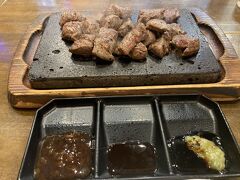 到着後、いつものやっぱりステーキ。
いまは関西にも出店しているがやはり沖縄で食べないと。