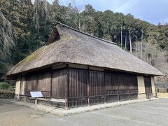 高麗神社の奥に、昔ながらの住宅がありました。
代々高麗神社の神職を務めてきたという高麗氏の家だそうです。