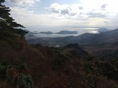 海と山の素晴らしいコントラスト