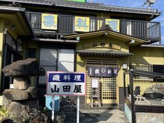 ランチは鋸南町の”磯料理山田屋”さん。
（http://www17.plala.or.jp/hota-yamadaya/）

わんこはキャリーなどに入れていれば室内OKです。
この季節まじで室内OKは神。