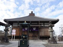 薬師堂〔明暦元(1655)年建立〕
参道の坂の上、仲之町に在ります。
前の前の前の本堂です