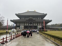修学旅行の団体もいて、奈良も賑やかさを取り戻しつつあります。