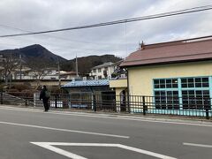 生島足島神社から、更に車で10分。
いよいよ別所温泉にやって来ました。
写真は別所温泉駅です。
上田から続く上田電鉄の駅です。