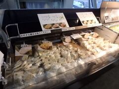 ビールで喉を潤してから朝食へ。仙台の人気ラーメン店の「だし廊」へ。なんと制限区域・搭乗待合室に出店していて、仙台空港から飛行機に乗る人しか食べられない貴重なラーメンなのだ。

ここでは自分が好きなスープ、麺を選んで食することができる！。カスタマイズラーメンが食べられる。