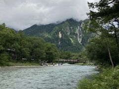 乗鞍畳平をパスしたおかげで上高地の時間が増え約４時間滞在できることになりました。
乗鞍高原はまた別の機会にゆっくりおいでってことやんね、と気持ちを切り替えて。
よし！明神池目指すぞー。