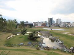 大友氏館跡庭園
東西67m南北30mの発掘庭園
1998年（平成10年）に発見されたそうです