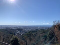 10：50
展望台

車で５分
展望台駐車場へ
快晴の青空
関東平野が一望