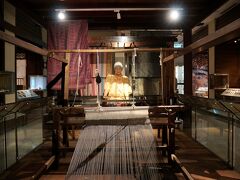 国立繊維博物館。
マレーシアの民族衣装や織物の工法などが紹介されている。