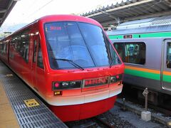 伊豆急行線は伊豆東海岸を走るリゾート鉄道です。
「キンメ電車」の真っ赤な車体は金目鯛をイメージして作られました、車内もキンメだらけです。
普通運賃で乗れるのも魅力ですね。
