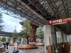 朝の金沢駅