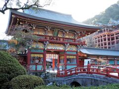 腹ごしらえをしたら改めて神社に参拝
色鮮やかな立派な楼門は日光東照宮の陽明門を模したもの