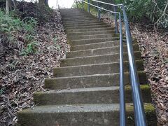次に来たのは高舞登山。近くに4~5台停めれる駐車場がありましたが、最後は階段を登りますよ。
