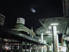 5時半頃、まだ真っ暗の福島駅に到着。
もっと寝たかった。5時間は短い。