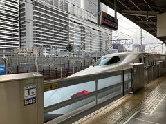 名古屋駅のホームで、新幹線のぞみを見納めて・・