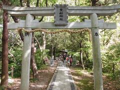 公園内にある貴船神社。