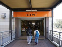 駐車場から金城ふ頭駅などを通って5～6分でリニア・鉄道館へ